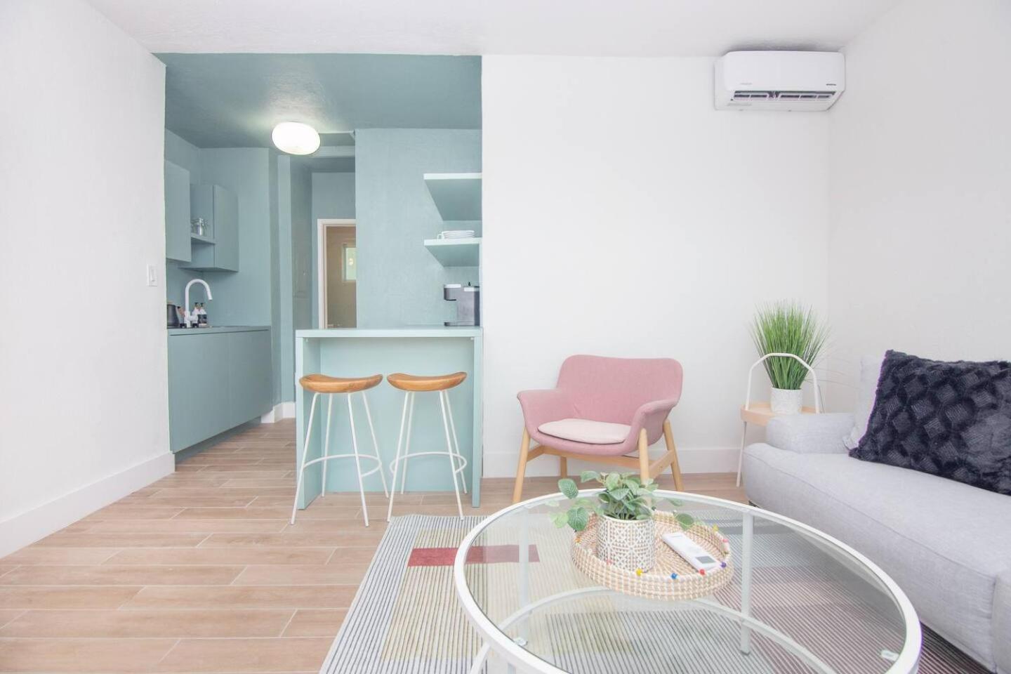Stylish One Bedroom Apartment In El Portal #4 Майами Экстерьер фото